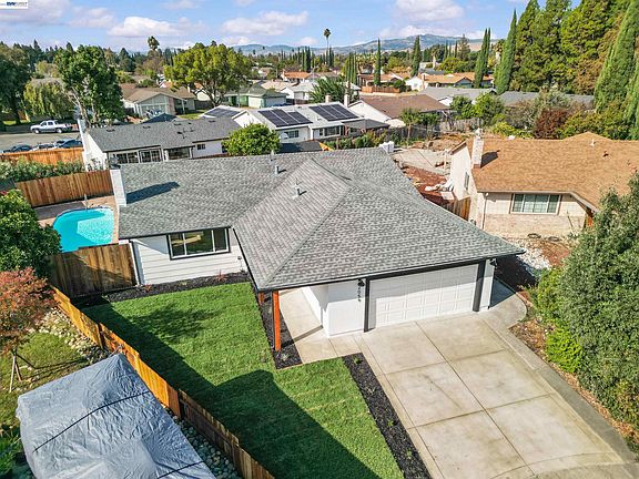 3rd image of 2059 Tilden Ct
