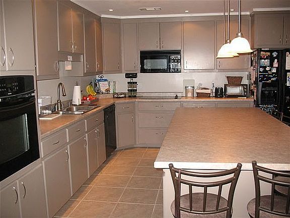 Kitchen/Island
