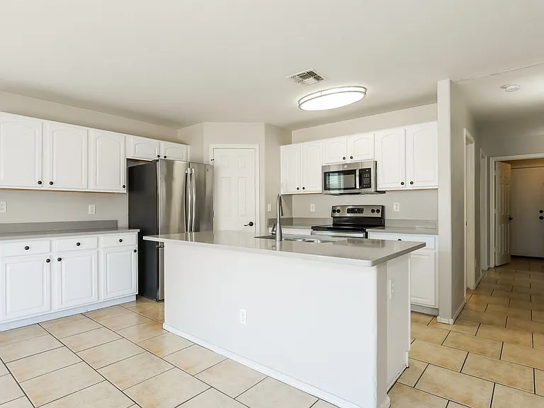 8216 W Globe Ave — Photo 6