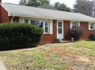 1113 Roundtree Dr, Bedford, VA 24523