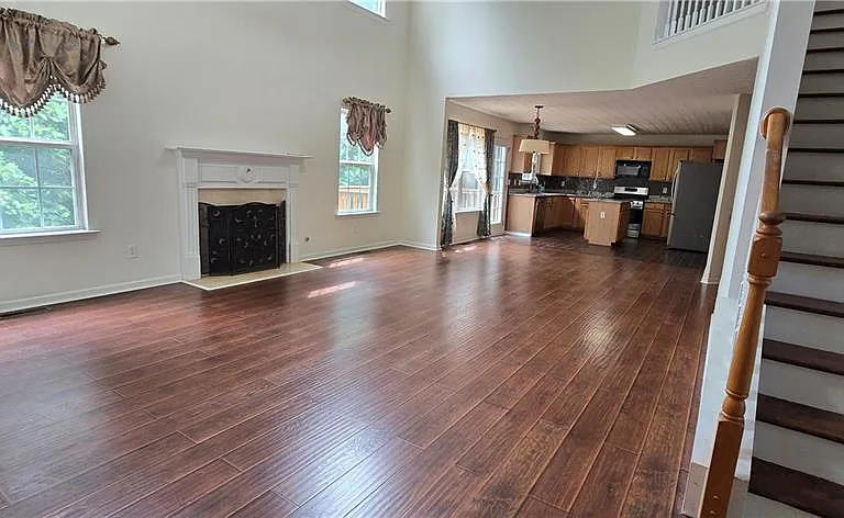 3811 Roxfield Dr — Photo 2