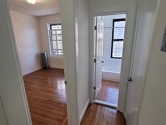 5th image of 2066 Davidson Ave #2