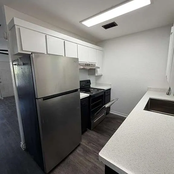 913 W Park Ave — Photo 2