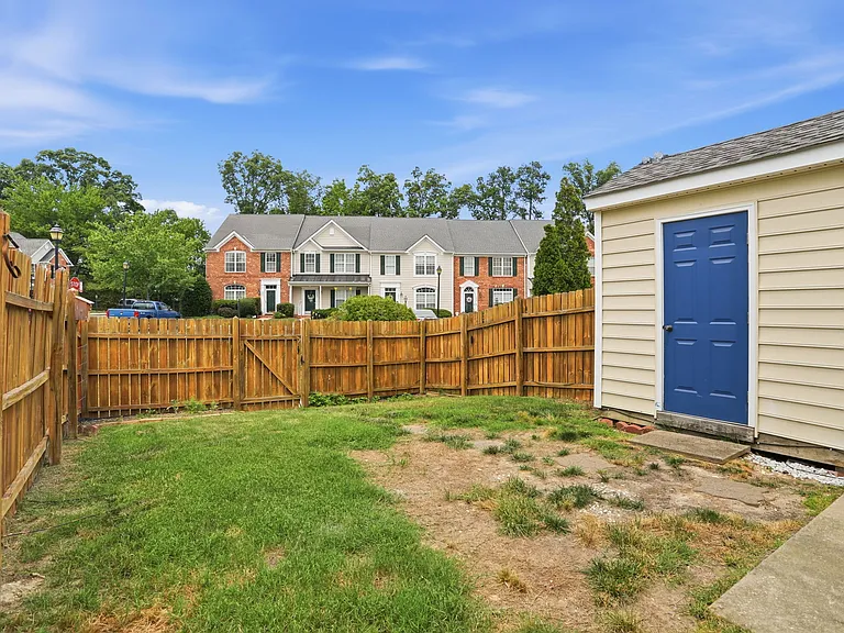 7402 Willow Crossing Ter — Photo 32