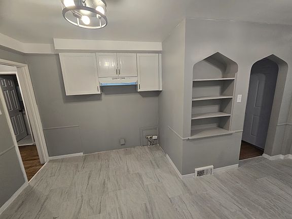 4th image of 16433 Manning St