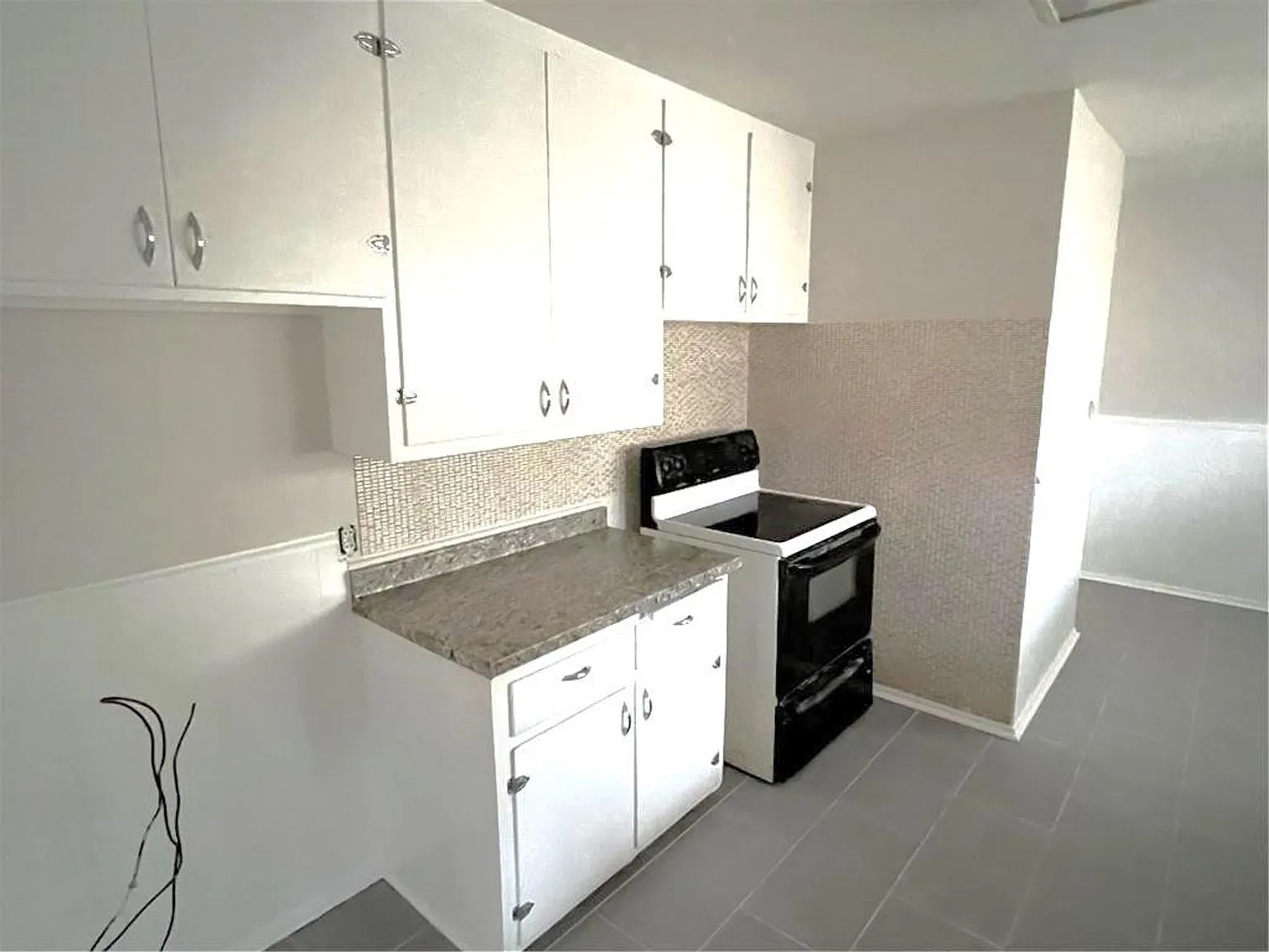 800-802 E 75th Terrace - Duplex — Photo 4