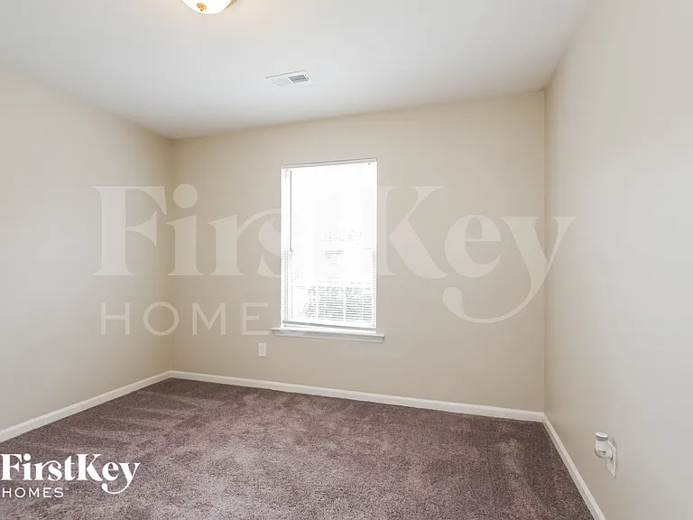 5823 Hamilton Oaks Dr — Photo 9