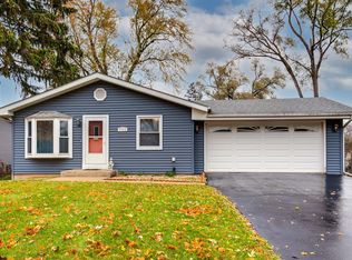 306 Northern Ct, Island Lake, IL 60042