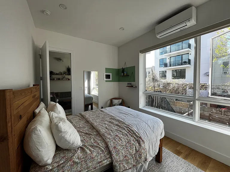 1009 Hancock St #2R — Photo 3