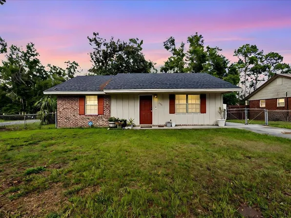 1121 E Julia St, Perry, FL 32347