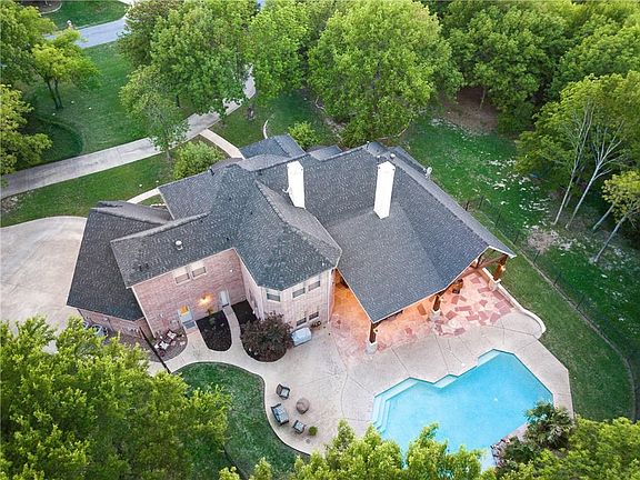 2nd image of 2708 Whispering Oaks