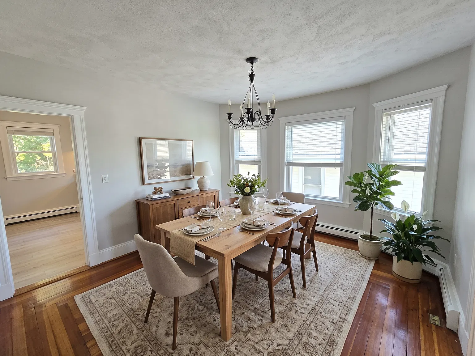 3 bed, 1400 sqft, $3,400 — Photo 2