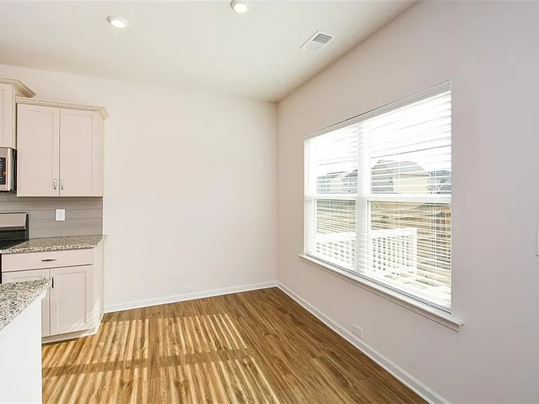 350 Cranston Dr — Photo 16