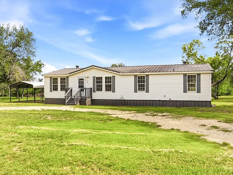 410 County Road 3823 — Photo 2