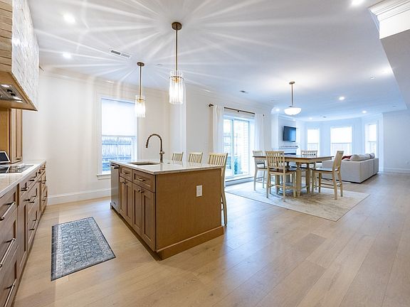 4th image of 15 Raymond St #1