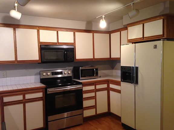 3rd image of 2000 Village Green Dr APT 27