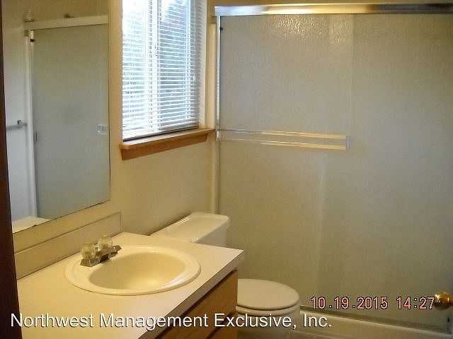 1st image of 4608 NE 132nd Pl