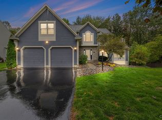 8203 Royal Scarlet Dr, Baldwinsville, NY 13027