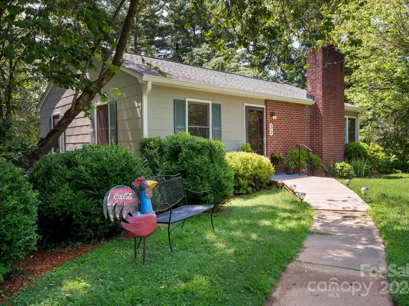 21 Lynnstone Ct, Asheville, NC 28805