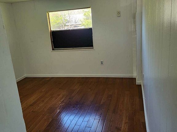 4th image of 119 S Lee St
