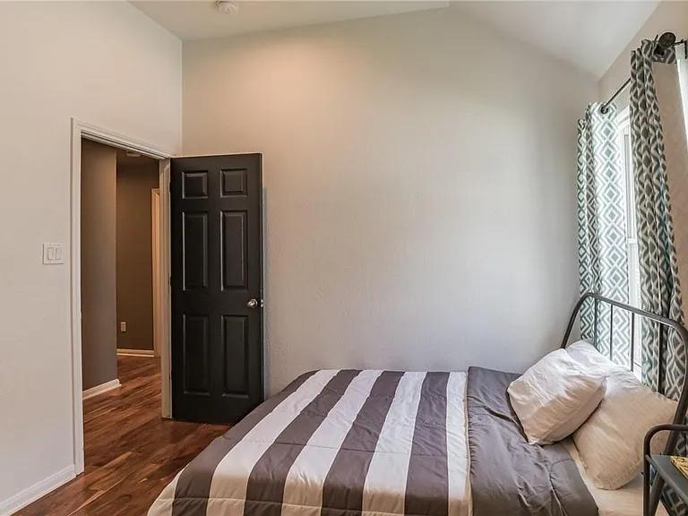 403 Rosedale Blvd — Photo 24