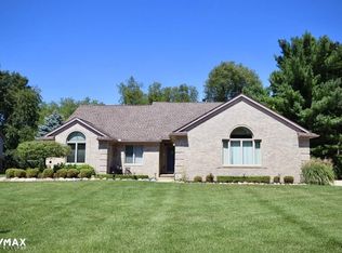 5705 Montgomery Dr, Utica, MI 48316