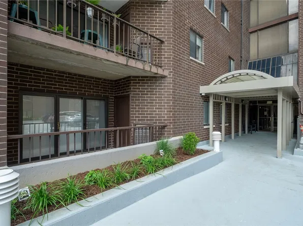 5600 Munhall Rd APT 201, Pittsburgh, PA 15217