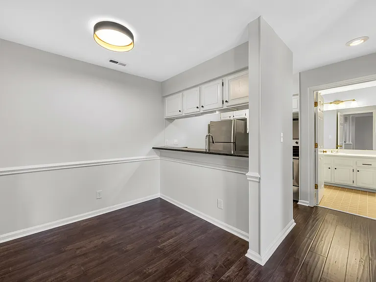 318 Queens Rd #14 — Photo 5