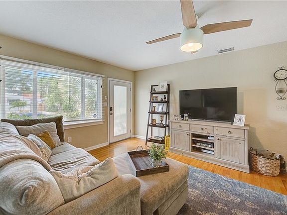 4th image of 2444 Burlington Ave N