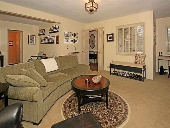 5th image of 4 Baldwin Ln #4