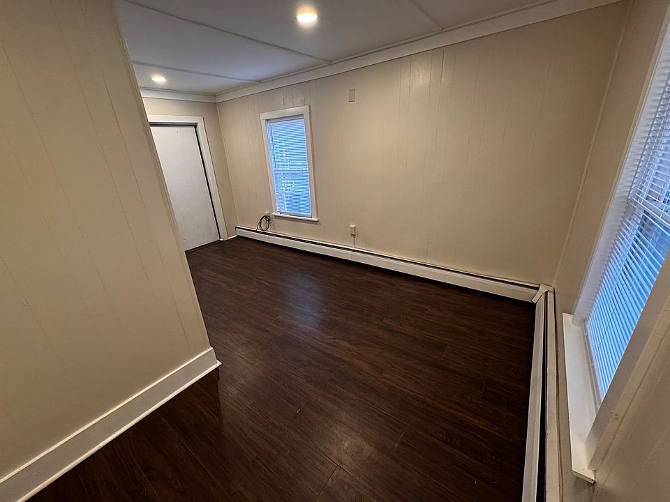 Bedroom 2 w/ access to back deck