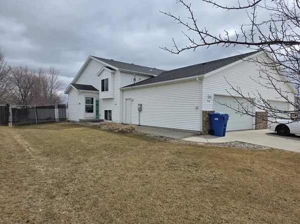 814 Woodbridge Cir, Dilworth, MN 56529