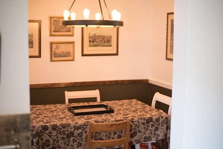Dining room.