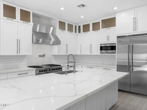 8021 W YUKON Drive, Peoria, AZ 85382