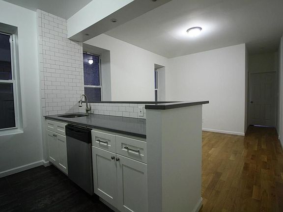 4th image of 3605 Vernon Blvd APT 1R