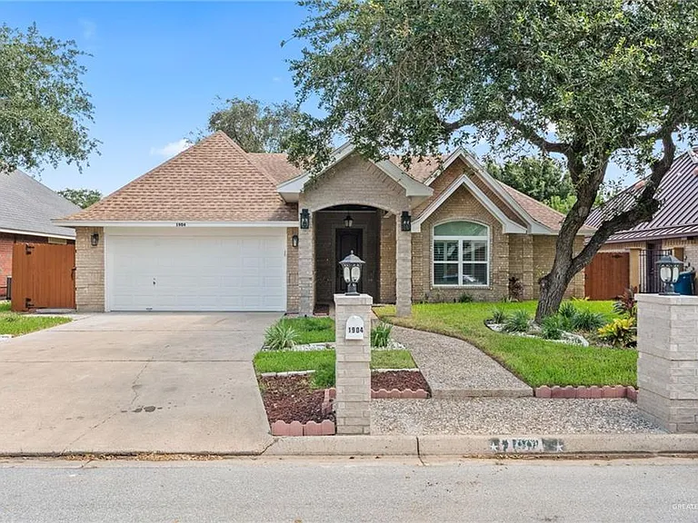 1904 Baylor Ave — Photo 1