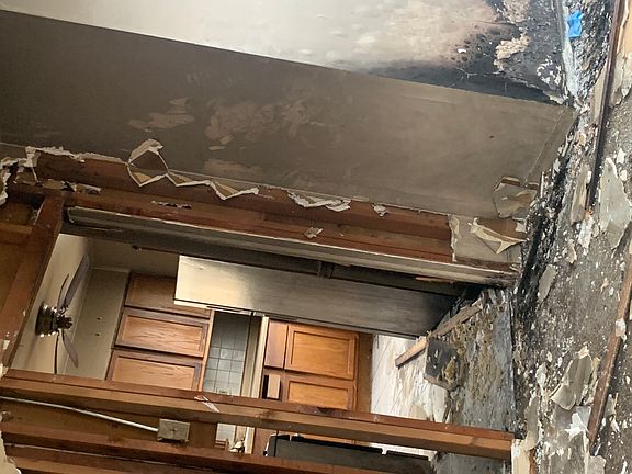 4th image of 14930 Irving Ave