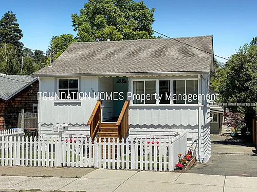104A Palm Ave Photo 1