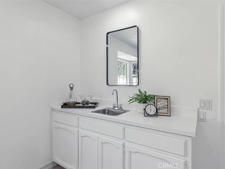 1688 N Shaffer St — Photo 27