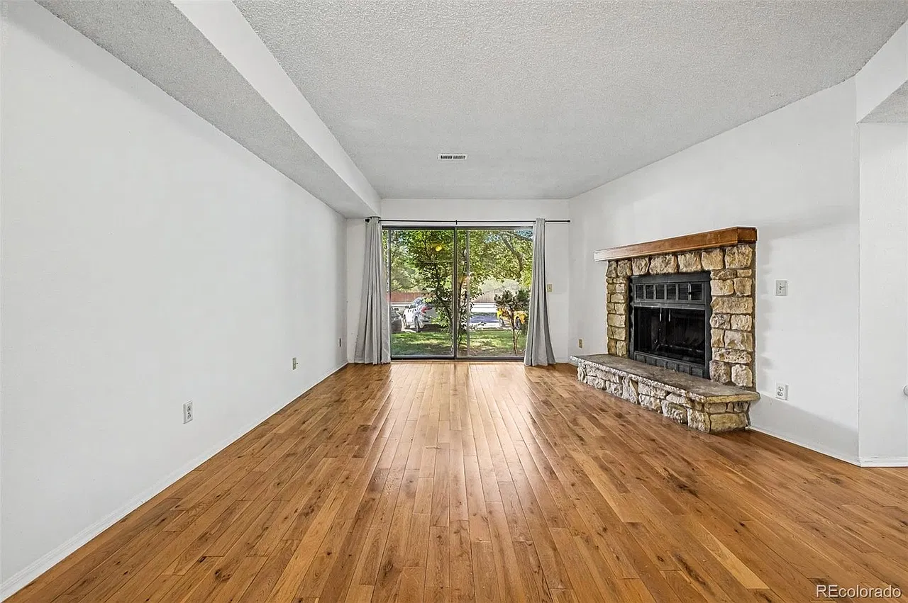 2 bed, 913 sqft, $1,495 — Photo 3