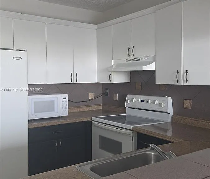 8075 NW 7th St #401 — Photo 15