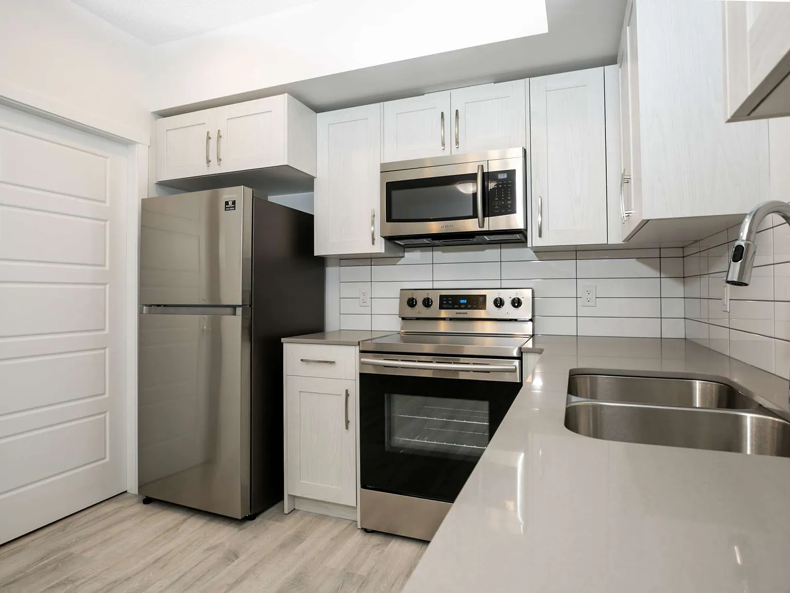1 Bed 1 Bath Chappelle SW Edmonton Suite For Rent — Photo 4