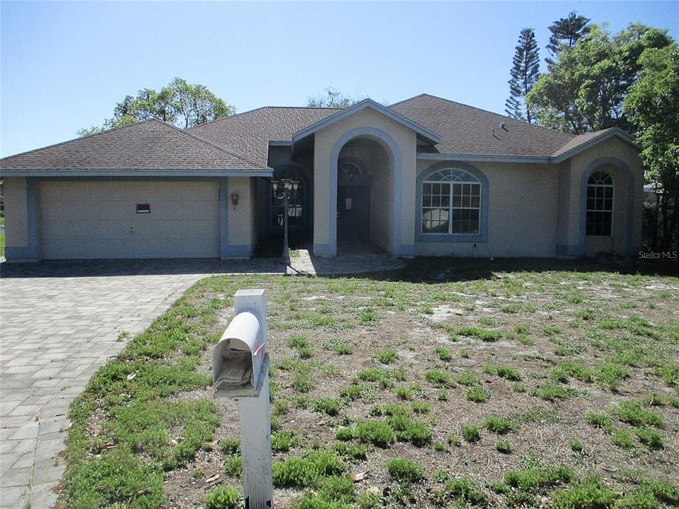 1st image of 8904 Planters Ln
