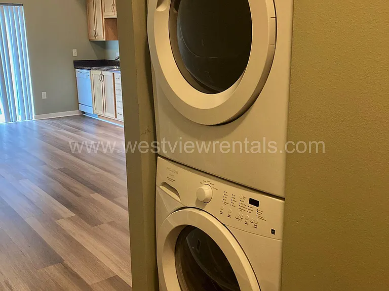 200 E Maple St — Photo 401