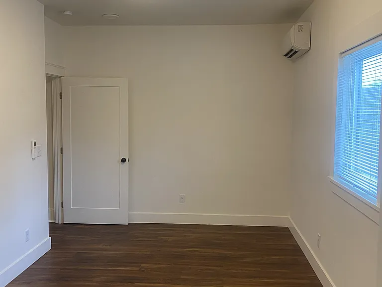 80-86 NE Wygant St — Photo 10