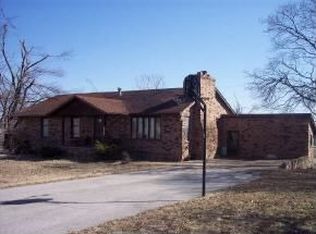 111 S Walnut St, Carterville, MO 64835