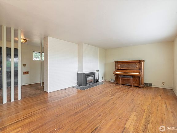 2nd image of 7210 Seward Park Avenue S
