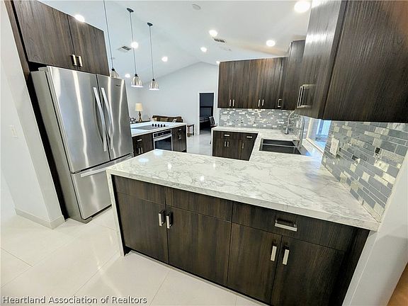 3rd image of 3102 Divot Rd