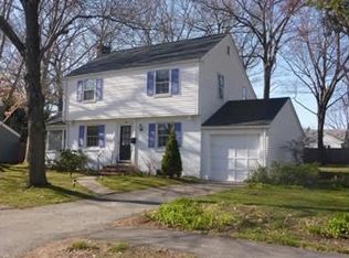8 Robinhood Rd, Natick, MA 01760