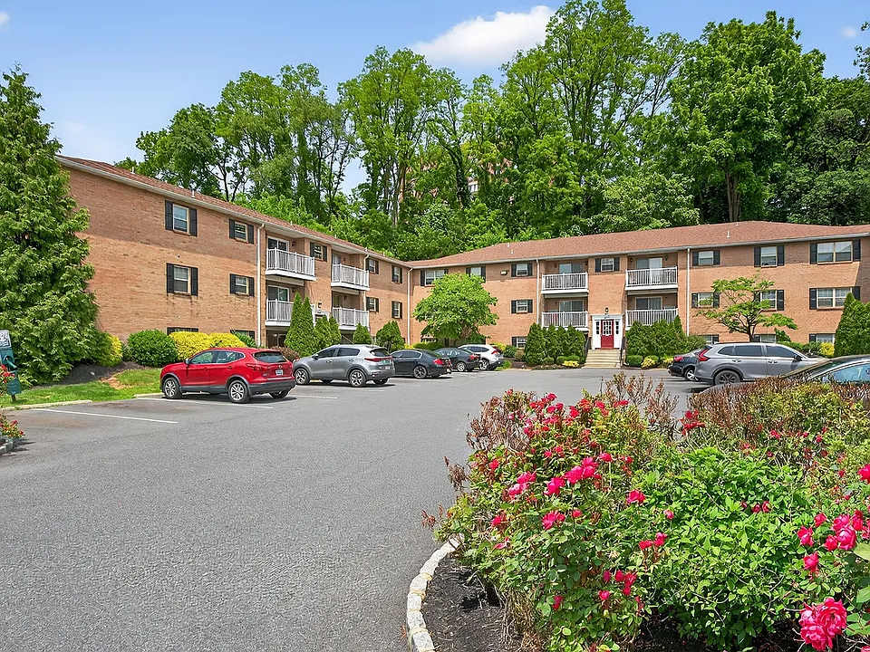 Waters Edge Apartments